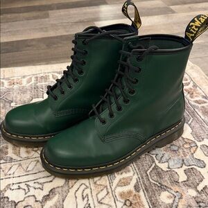 EUC! Dr. Martens 1460 Forest Green Leather Boots, Women’s Size 9 (US)